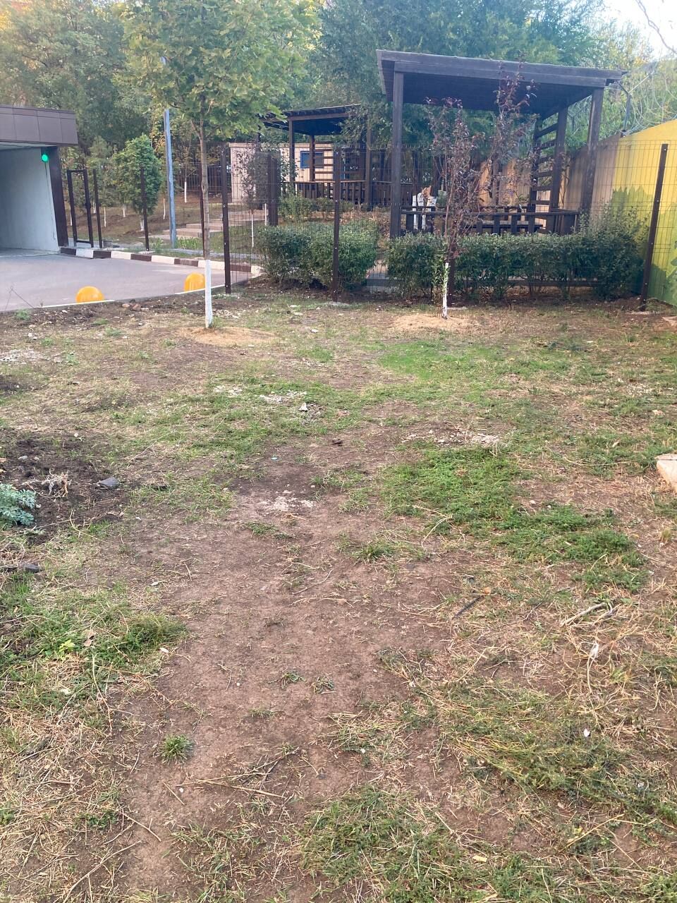 Досуг под замком: жители ЖК в Ростове не могут поделить беседки у дома  - фото 2