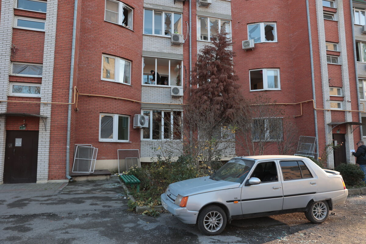 В Таганроге более 20 зданий попали в зону ЧС после атаки БПЛА - фото 1