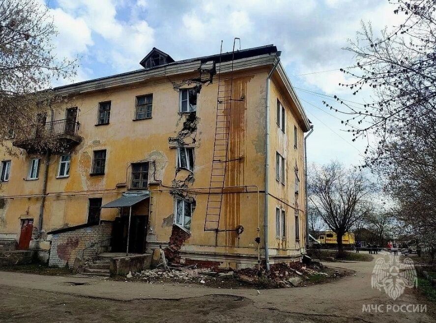Бастрыкин взял на контроль ситуацию с треснувшим домом в Балахне - фото 1