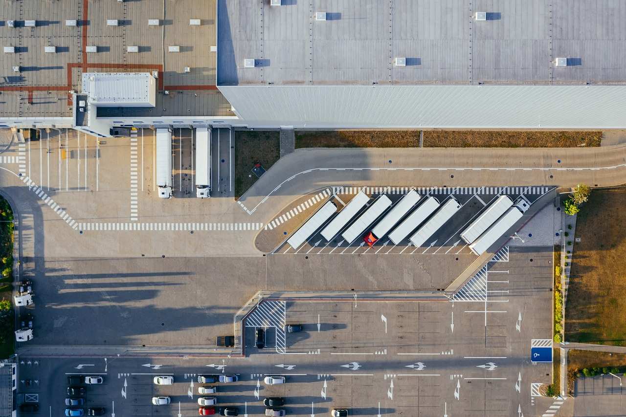 Складское здание за 500 млн рублей продают с аэропортом в Воронеже - фото 1