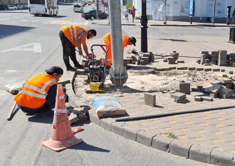 В Ростове продолжаются работы по восстановлению дорог после ливня