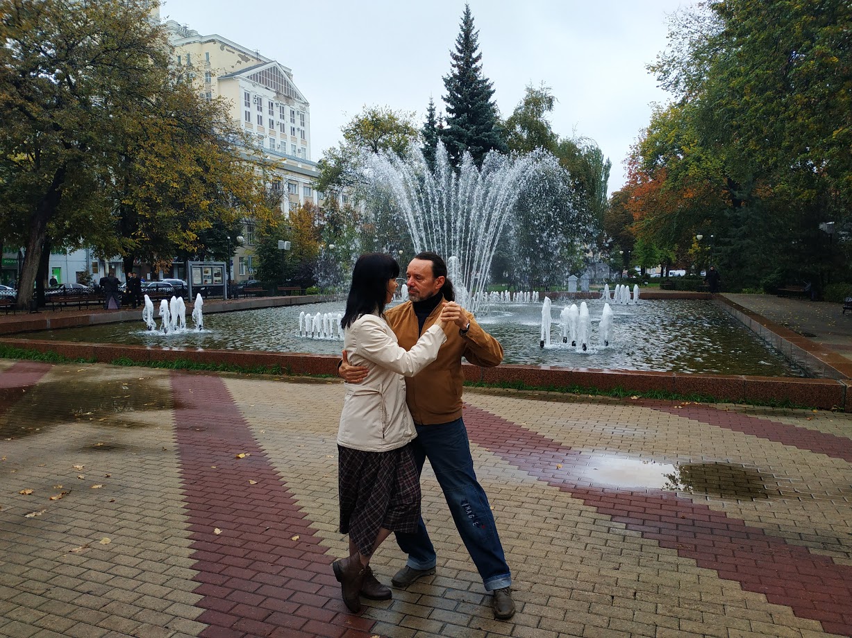 Фонтан в Кольцовском сквере закрылся под танго