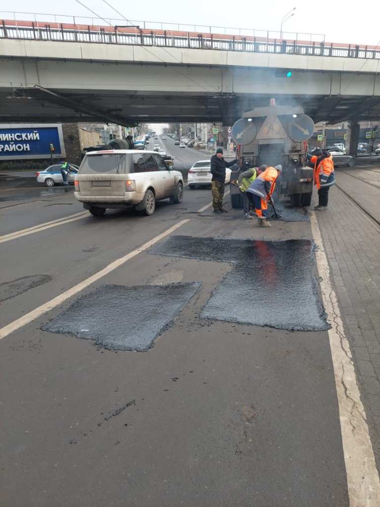 От ям избавились на мосту через Темерник на улице Сиверса в Ростове-на-Дону  в феврале 2024