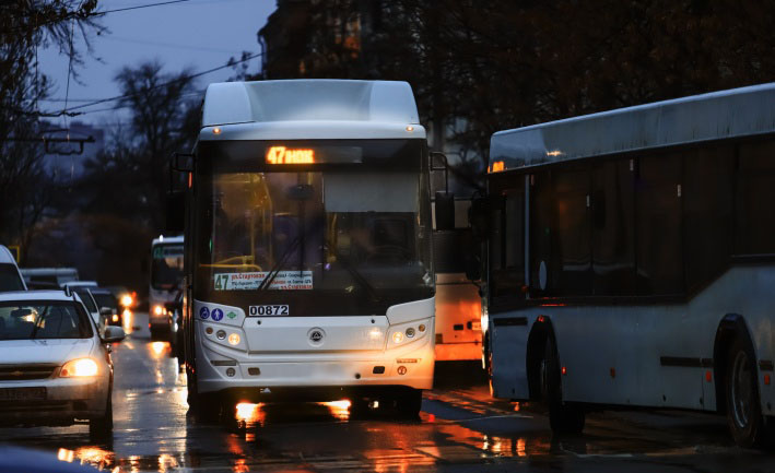 Вечером в Ростове-на-Дону по-прежнему не хватает автобусов