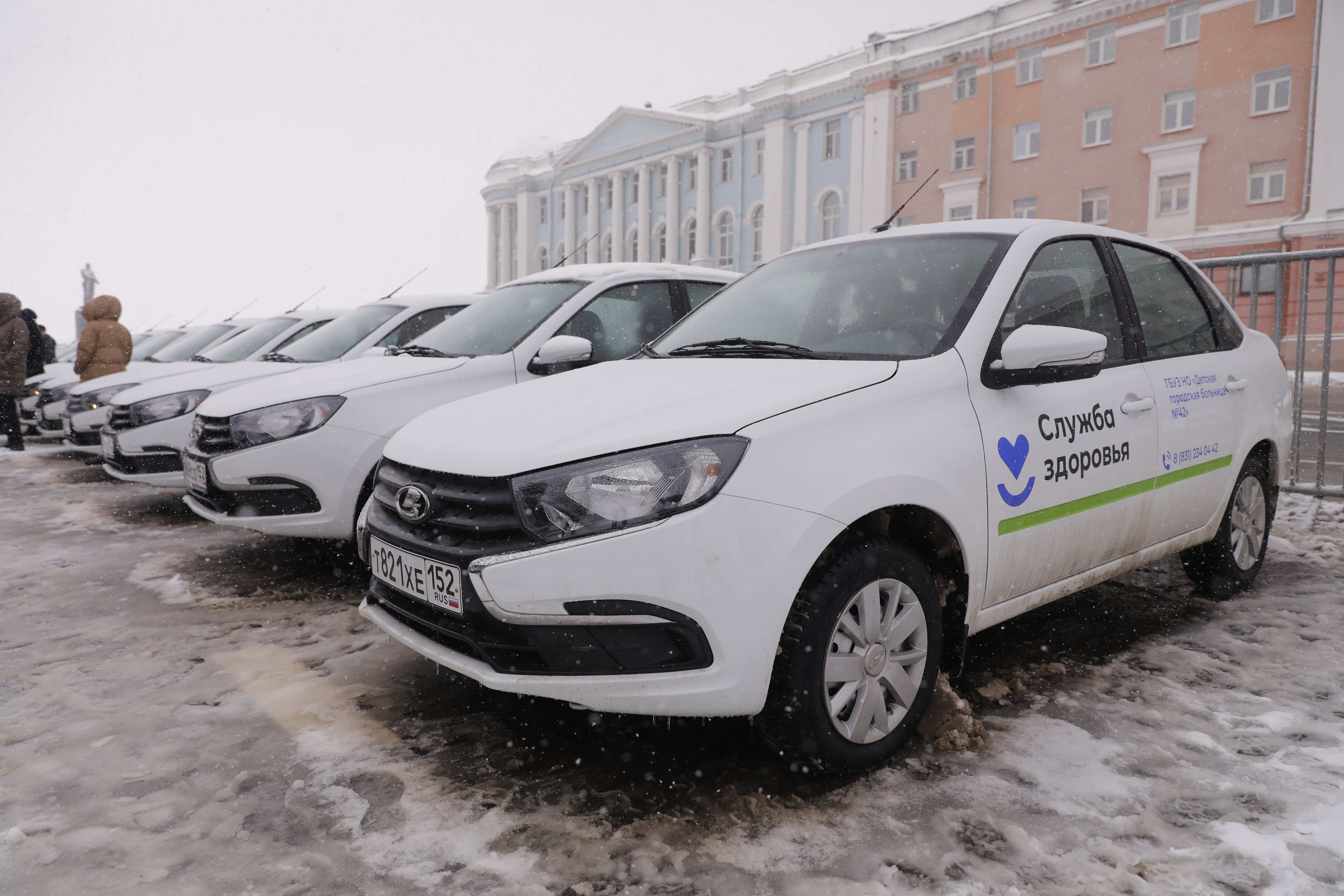 Медучреждениям Нижегородской области передали 59 легковых автомобилей 