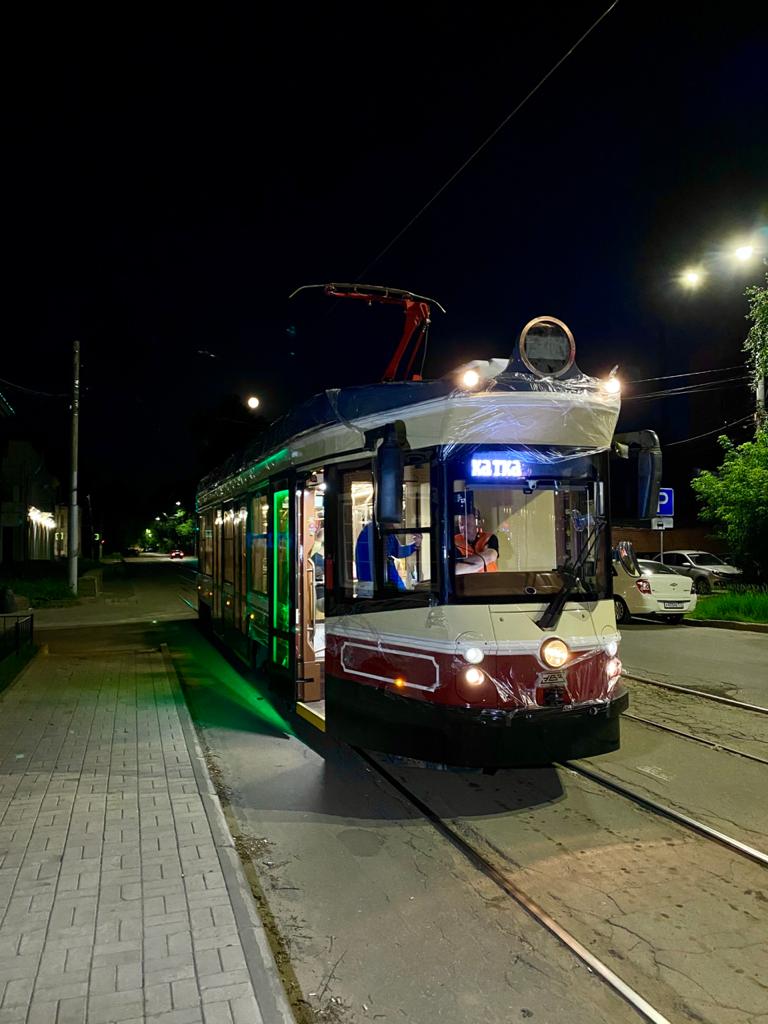 Первый из 11 ретро-трамваем вышел на маршрут в Нижнем Новгороде - фото 1