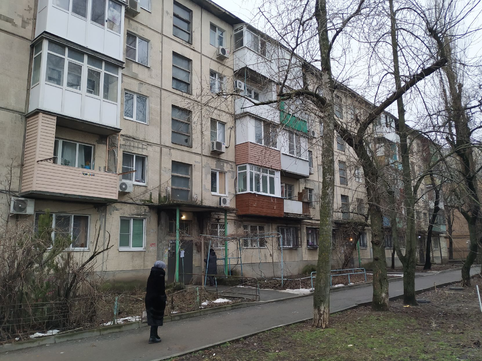 В Ростове жильцам аварийного дома на пер. Кривошлыковском начали выплачивать компенсации - фото 1